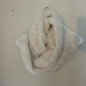 Womens scarf/hood Snowy white